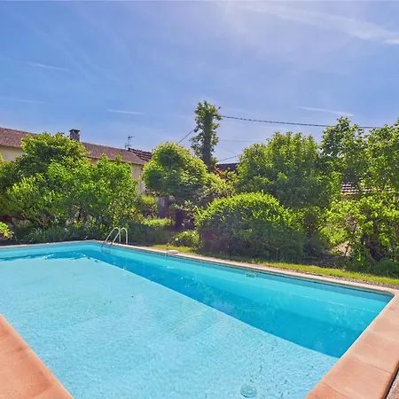 Mitoyen Pour 4 Avec Piscine Commune בית נופש