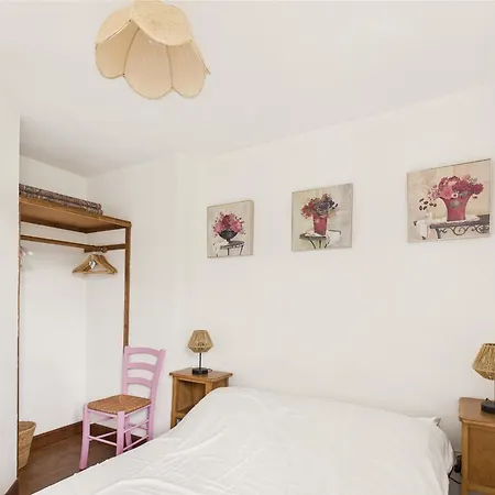 Vakantiehuis Mitoyen Pour 4 Avec Piscine Commune