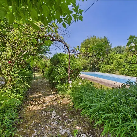 Mitoyen Pour 4 Avec Piscine Commune * מונטיניאק
