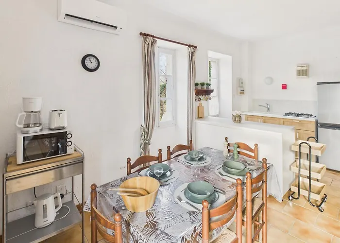 Дом отдыха Mitoyen Pour 4 Avec Piscine Commune *